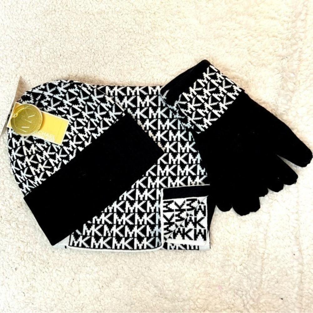 Michael Kors Women's Hat, Scarf & Gloves Gift Set